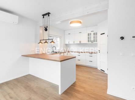 Pronájem domu/vily, 166 m²