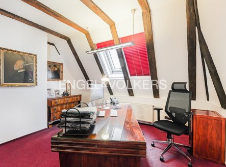 Pronájem kanceláře, 154 m²