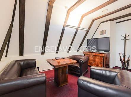 Pronájem kanceláře, 154 m²