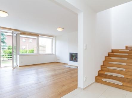 Pronájem - dům/vila, 220 m²