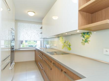 Pronájem - dům/vila, 220 m²