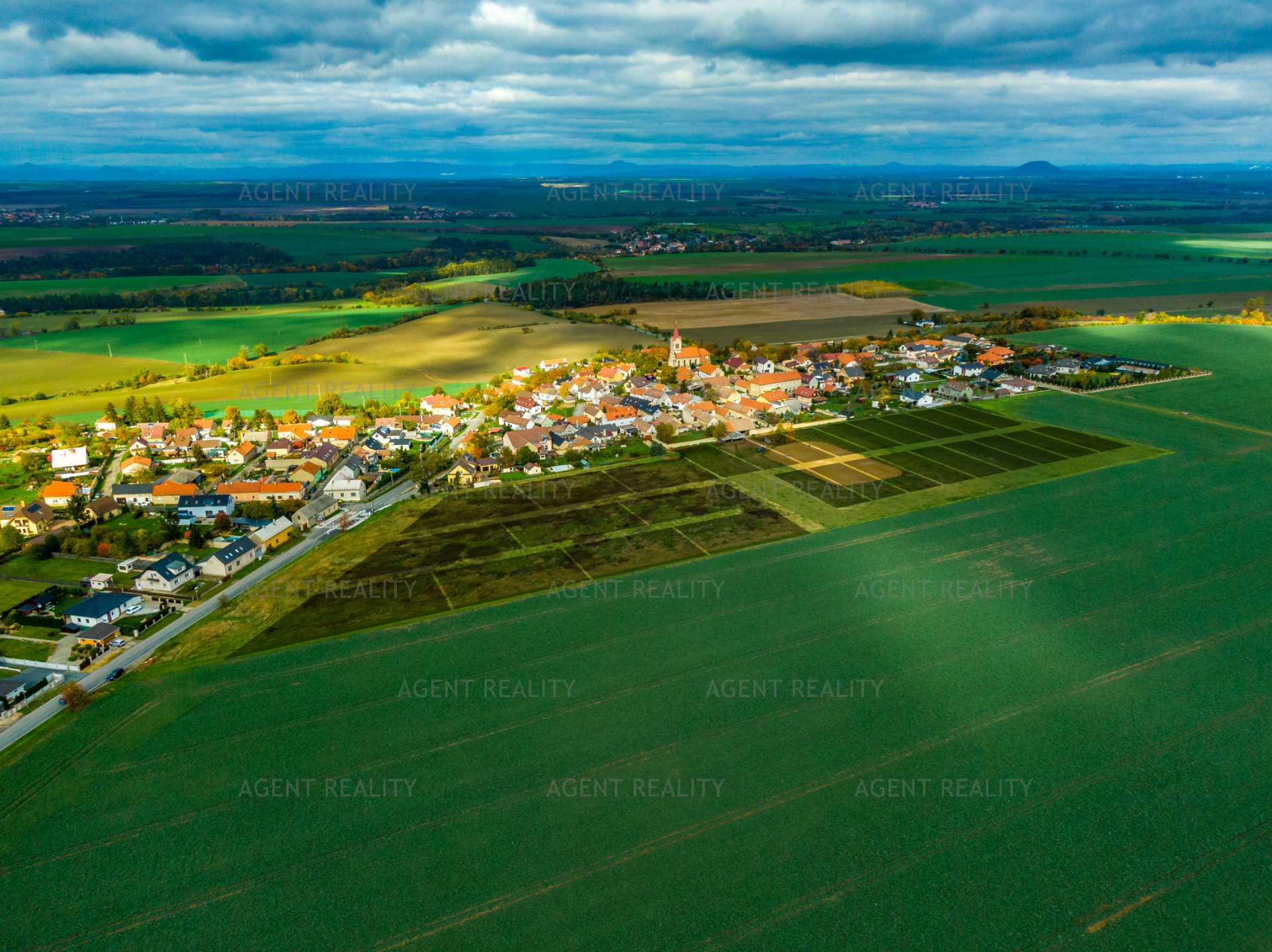 Prodej stavebního pozemku 186/59, 1 210 m2, Slaný - Dolín