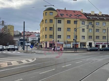 Pronájem kanceláře, 330 m²