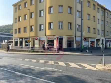 Pronájem kanceláře, 330 m²