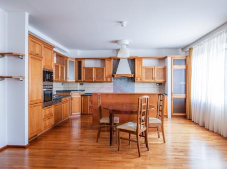 Pronájem bytu, 4+kk, 120 m²