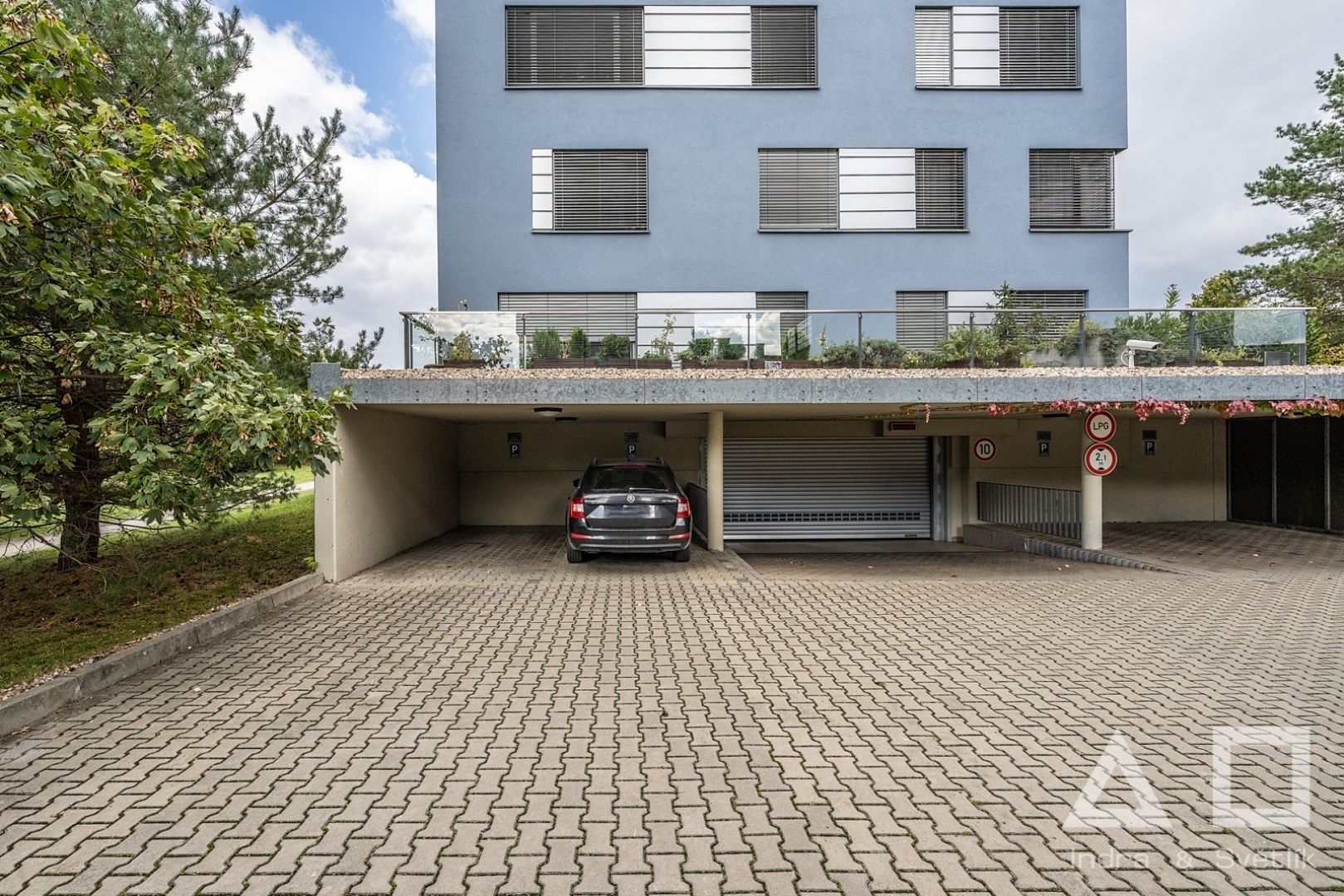 Pronájem  - malý objekt/garáž