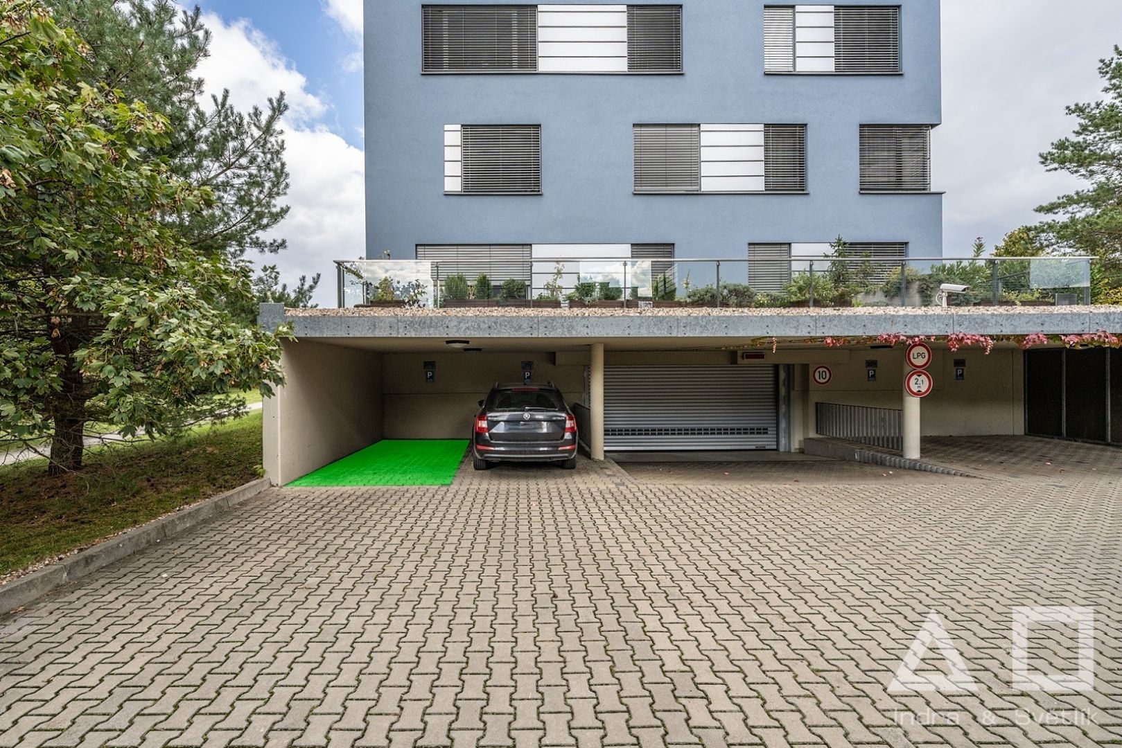 Pronájem  - malý objekt/garáž