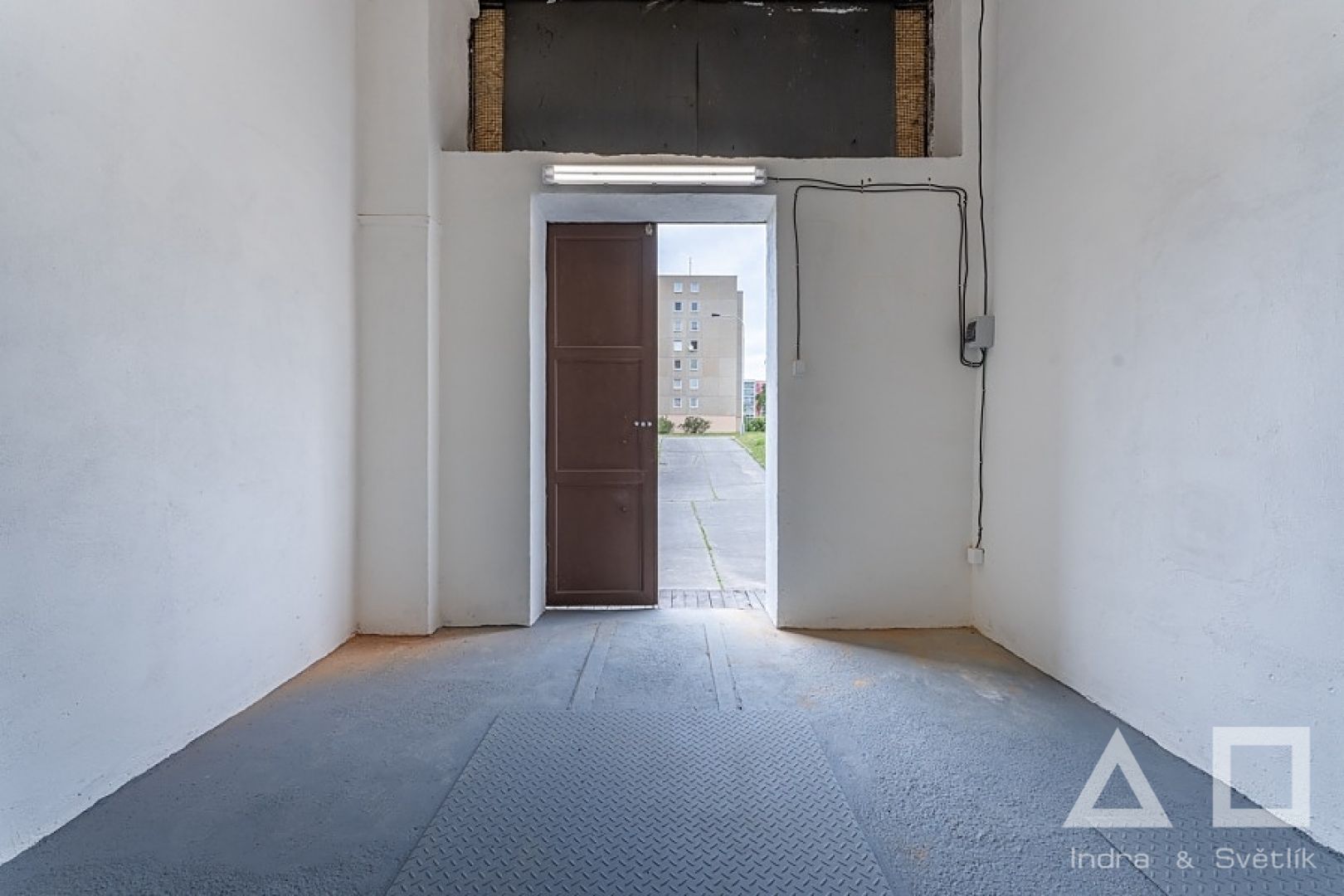 Pronájem  -  skladovací prostor, 1 m2