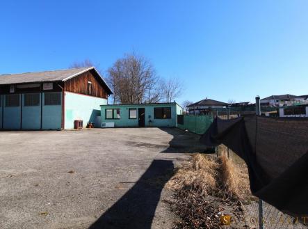 Pronájem komerčního objektu, průmyslový areál, 695 m²