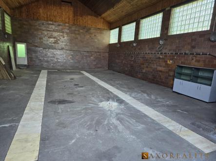 Pronájem komerčního objektu, průmyslový areál, 695 m²