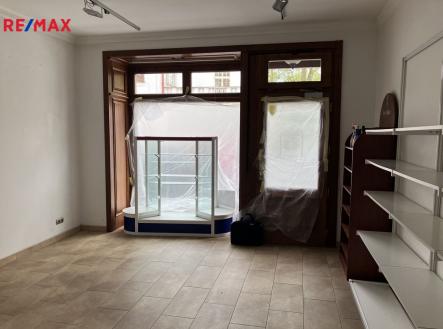 Prodej obchodní prostor, 92 m²