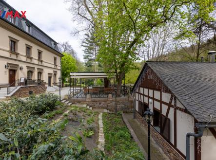 Prodej hotel, 1 021 m²