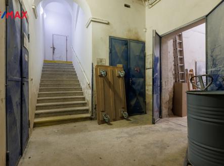 Prodej výrobní prostor, 1 766 m²