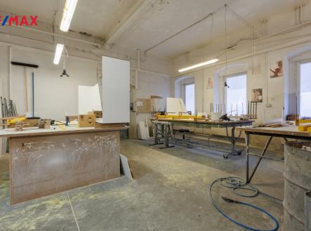 Prodej výrobní prostor, 1 766 m²