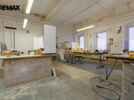 Prodej výrobní prostor, 1 766 m²