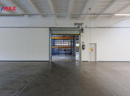 Pronájem výrobní prostor, 1 300 m²