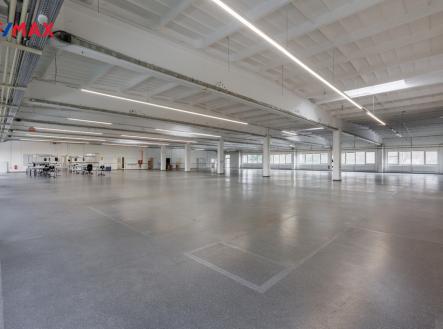 Pronájem výrobní prostor, 1 300 m²