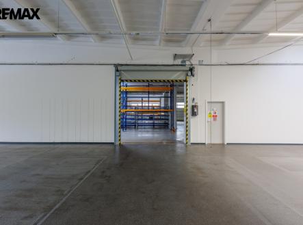 Pronájem výrobní prostor, 1 300 m²