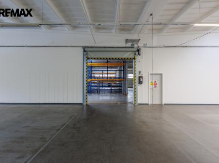 Pronájem výrobní prostor, 1 300 m²