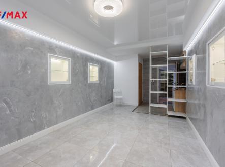 Prodej obchodní prostor, 72 m²