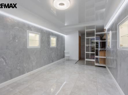 Prodej obchodní prostor, 72 m²