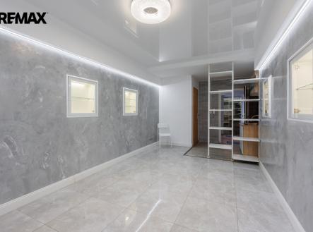 Prodej obchodní prostor, 72 m²