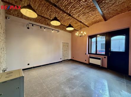 Pronájem obchodní prostor, 42 m²