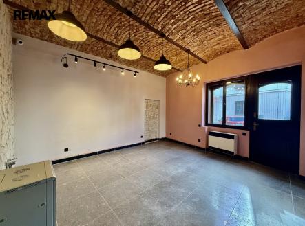 Pronájem obchodní prostor, 42 m²