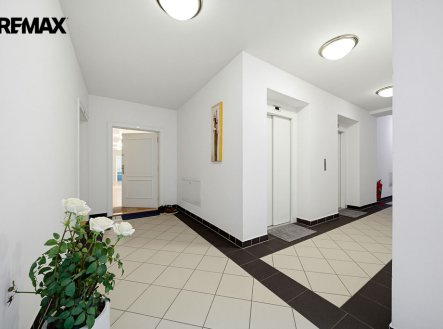Prodej bytu, 3+1, 141 m², Karlovy Vary – náhled fotky 3