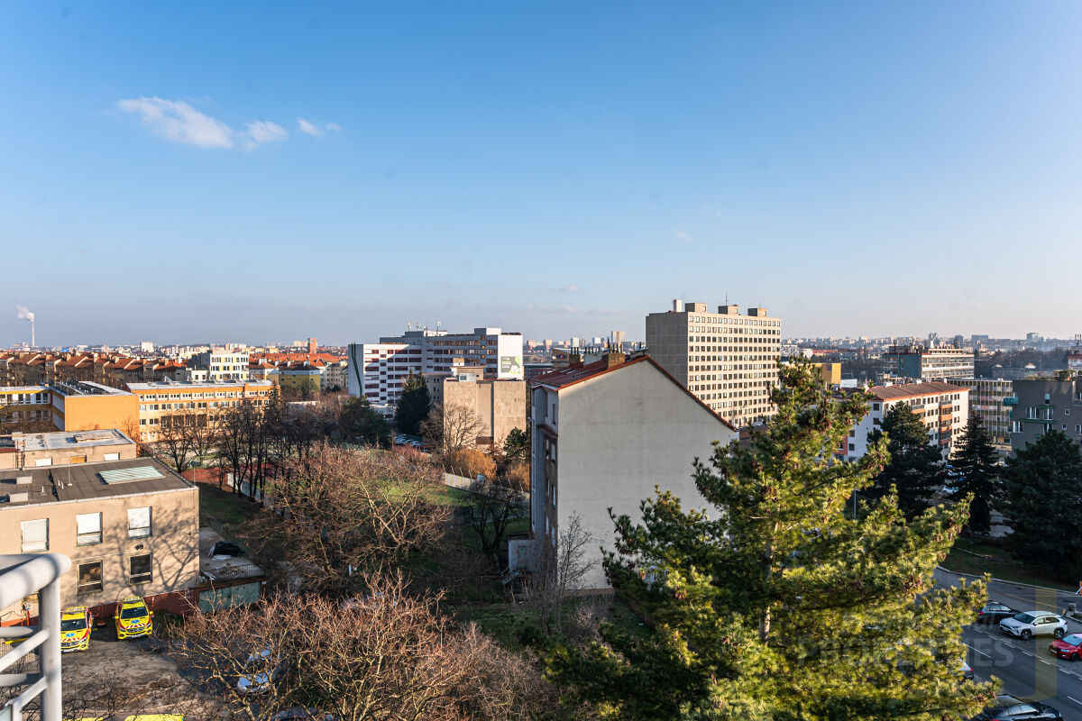 Velkorysý luxusní byt 5+1, terasy, parkování, Praha 10, Vršovice