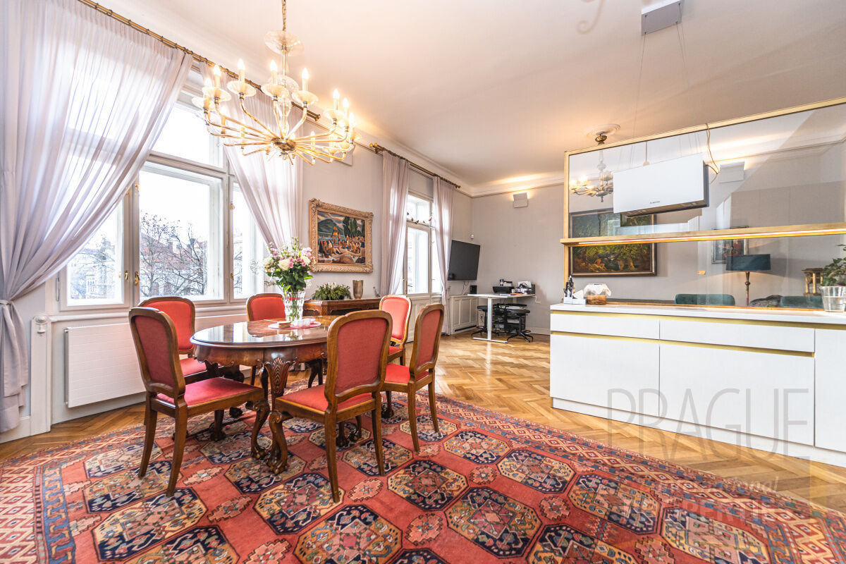 Secesní apartmán 3+1, balkon, otevřené výhledy, Dienzenhoferovy sady, Praha 5