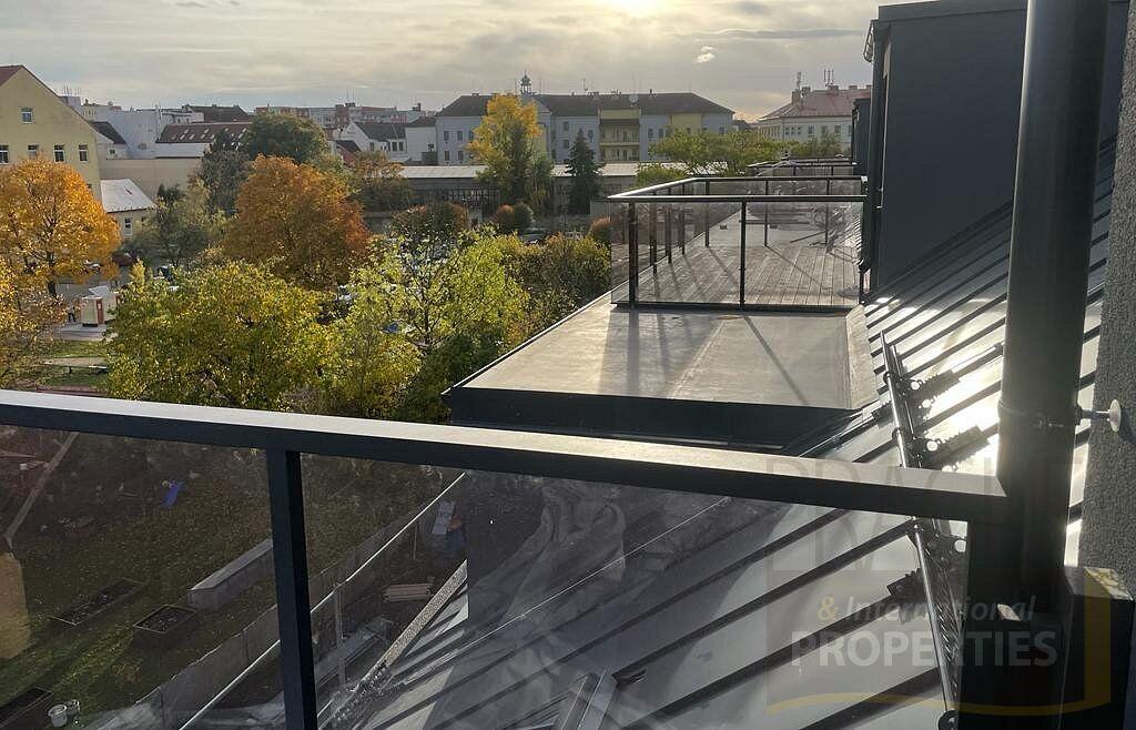 Luxusní nový byt 4+kk, terasa, rezidence U zámecké zahrady, Kladno