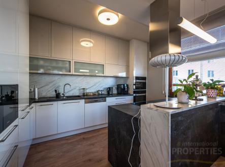 Prodej bytu, 5+1, 266 m²