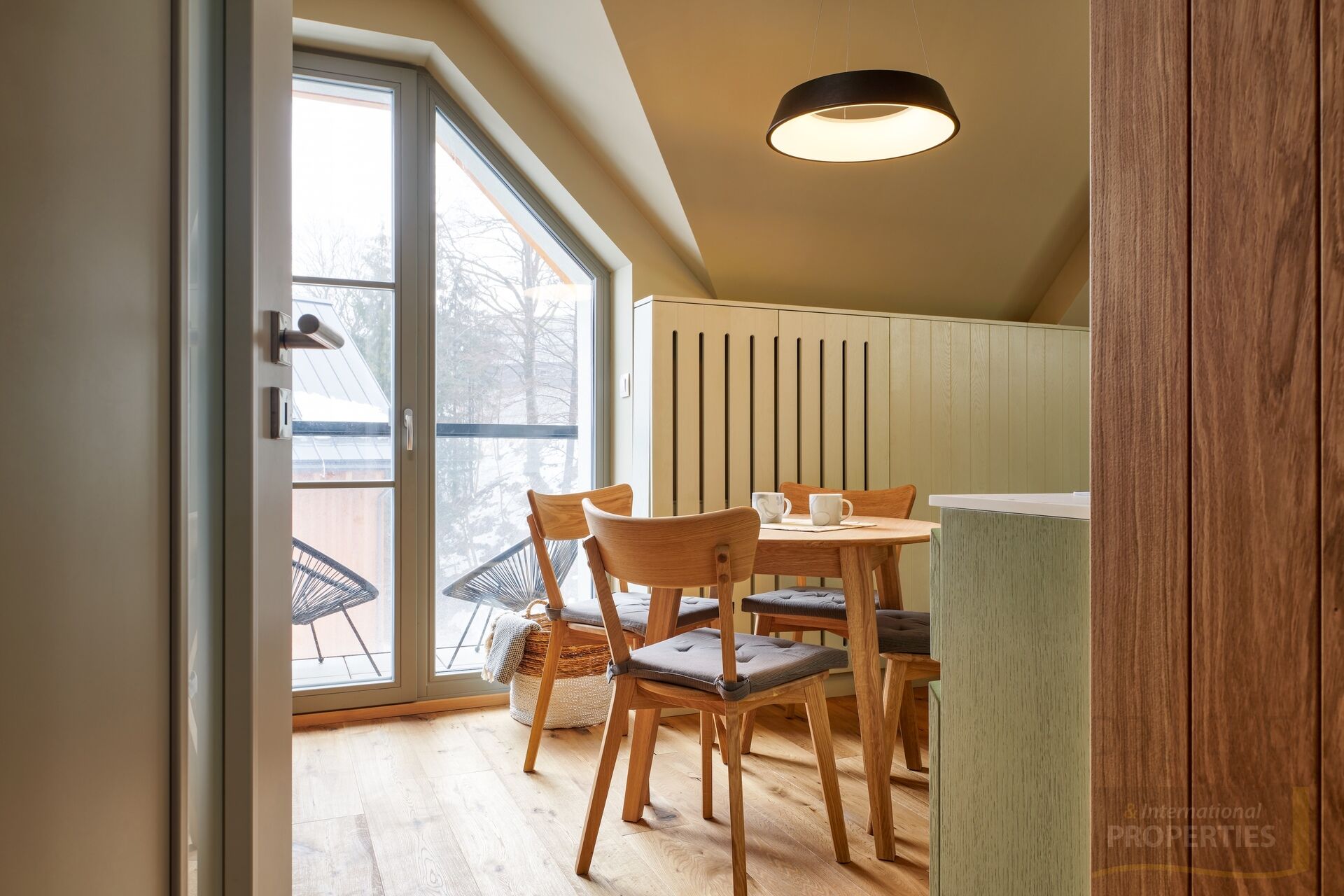 Luxusní horský apartmán 1+k, balkon, parkování, Harrachov, Nový Svět