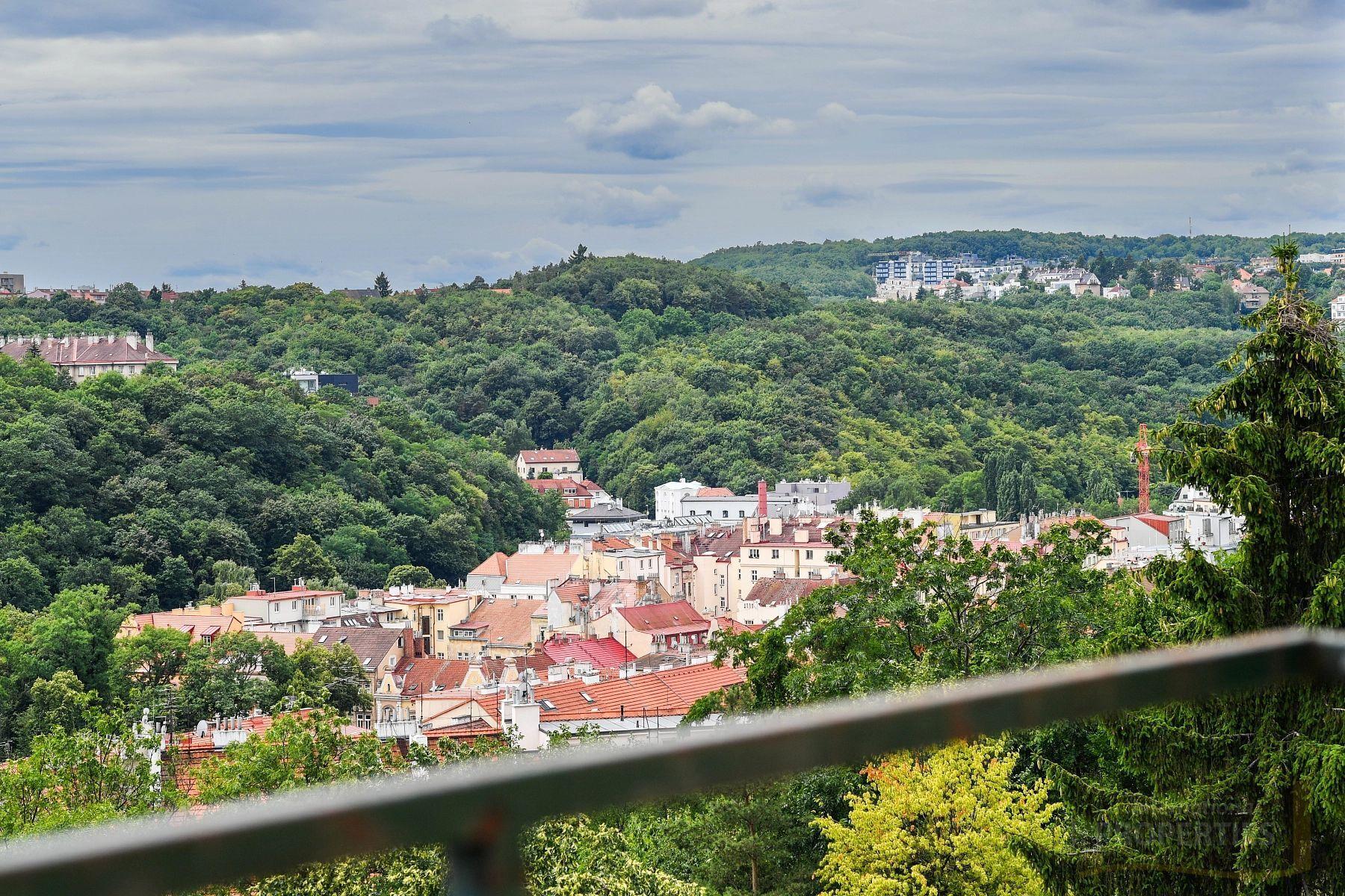 Slunný byt 3+1, balkon, Praha 5, Smíchov