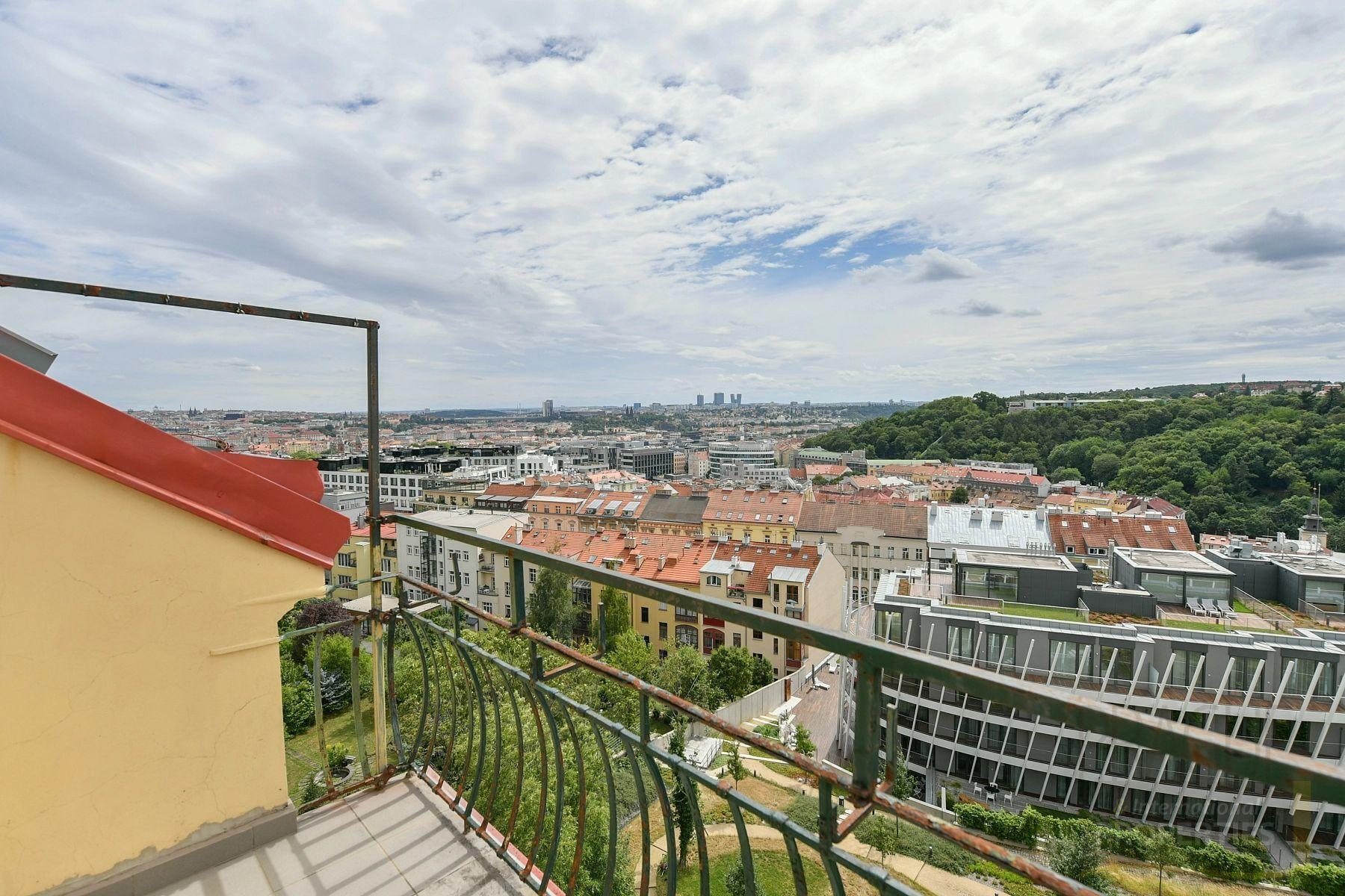 Slunný byt 3+1, balkon, Praha 5, Smíchov