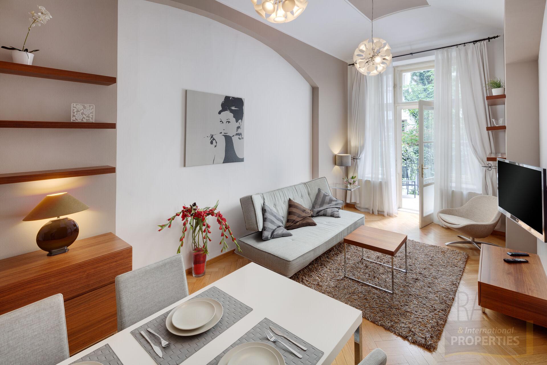 Jedinečný secesní apartmán 2+1, terasa, Maiselova, Praha 1, Staré Město