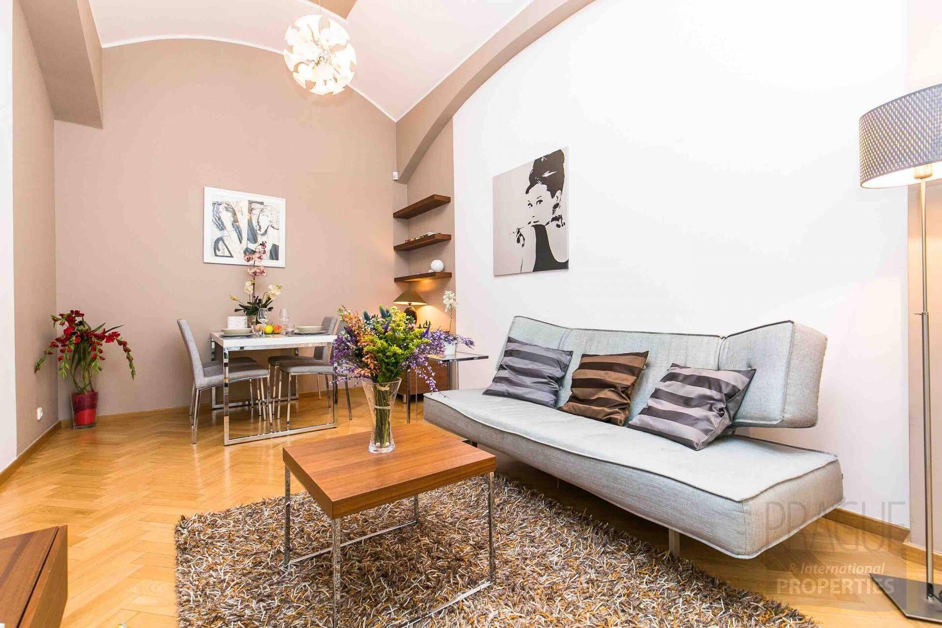 Jedinečný secesní apartmán 2+1, terasa, Maiselova, Praha 1, Staré Město