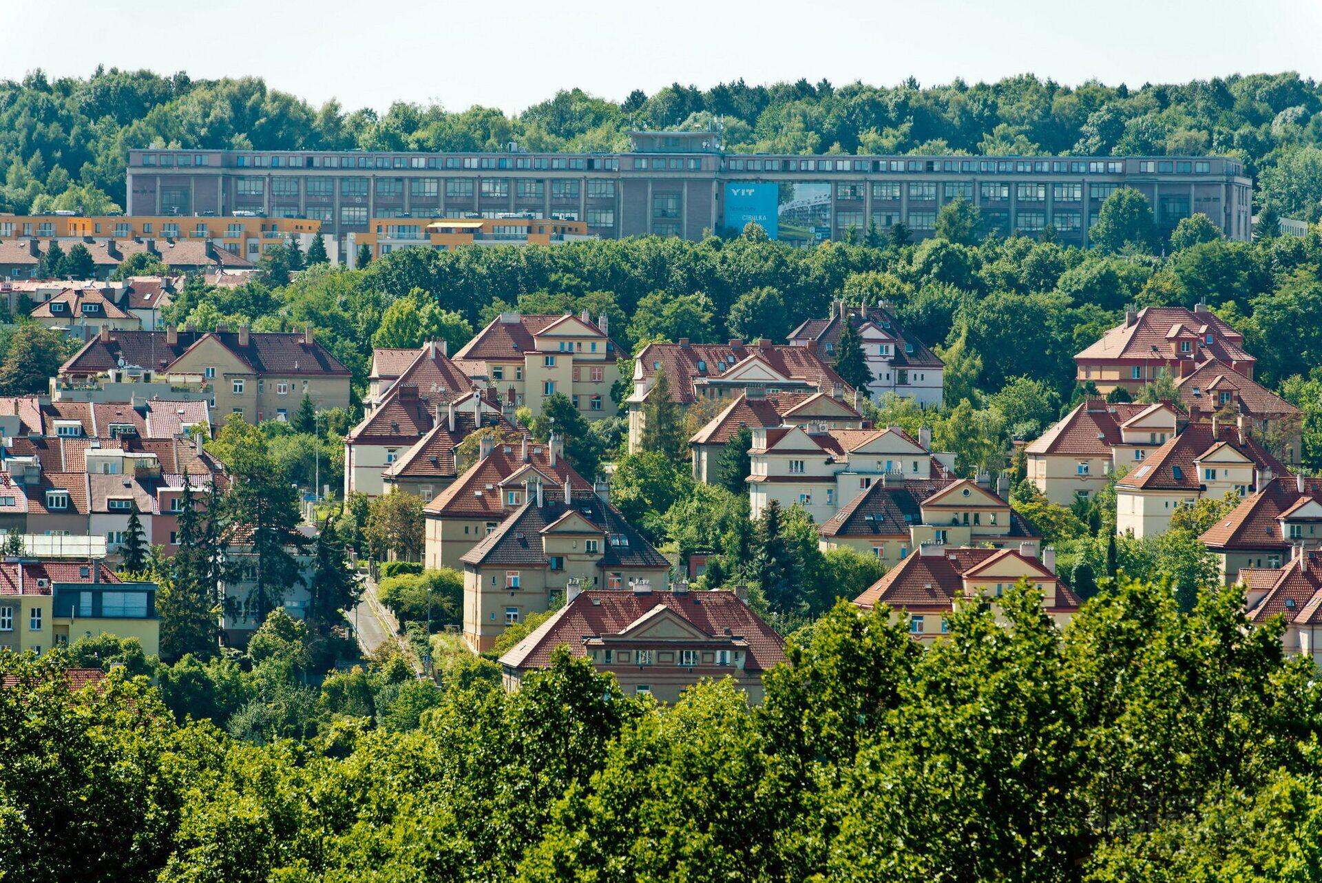 Reprezentativní vila, udržovaná zahrada, Košíře, Praha 5.