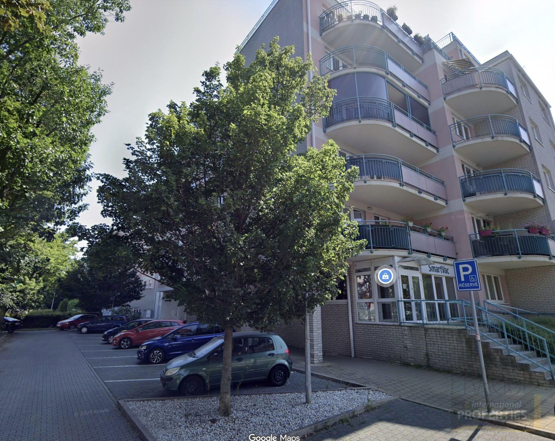 Garážové stání, Na hroudě, Strašnice