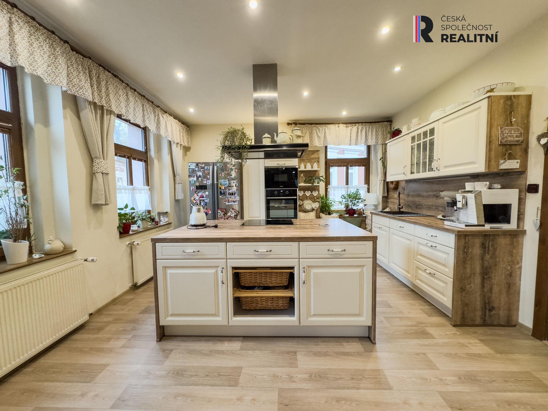 Prodej rodinného domu s ubytovacím zařízením 480 m² Kraslice