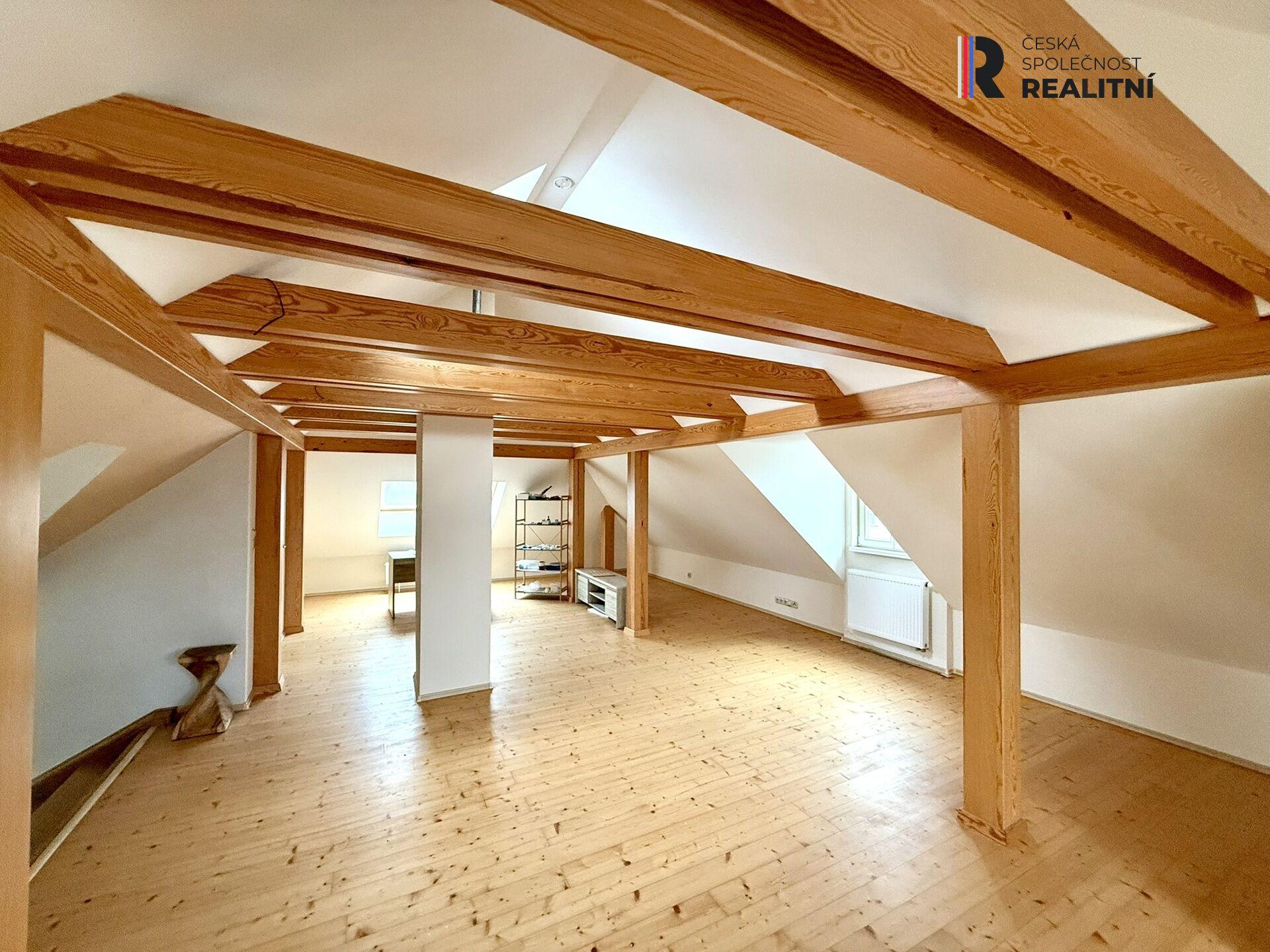 Prodej reprezentativní vily po kompletní rekonstrukci – Chodov, ul. Nejdecká