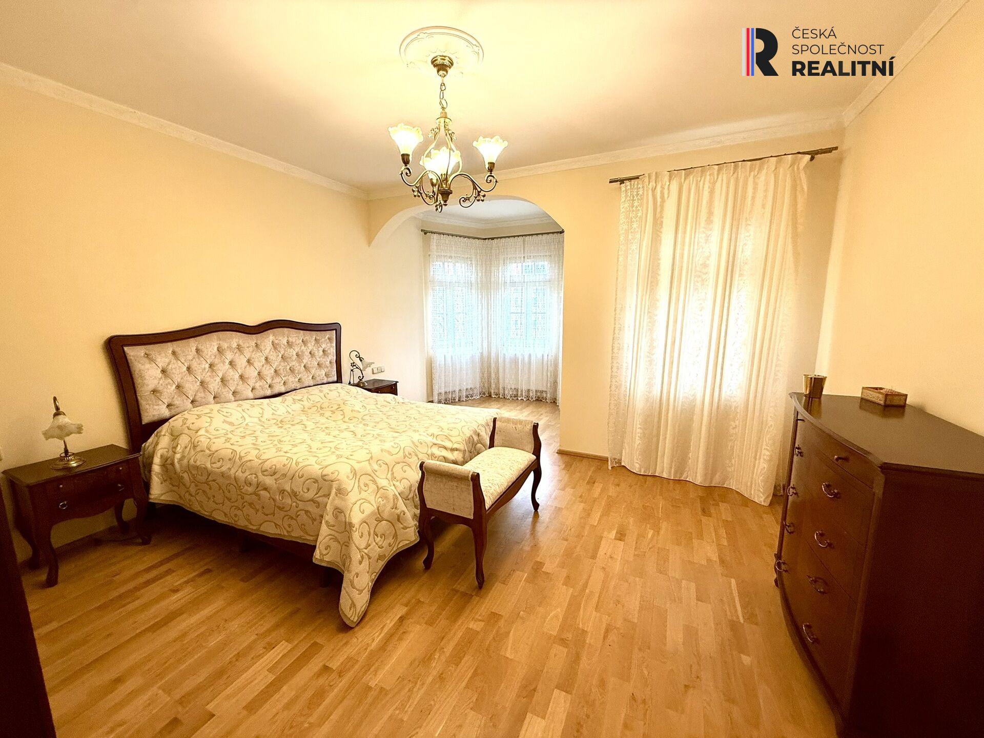 Prodej reprezentativní vily po kompletní rekonstrukci – Chodov, ul. Nejdecká