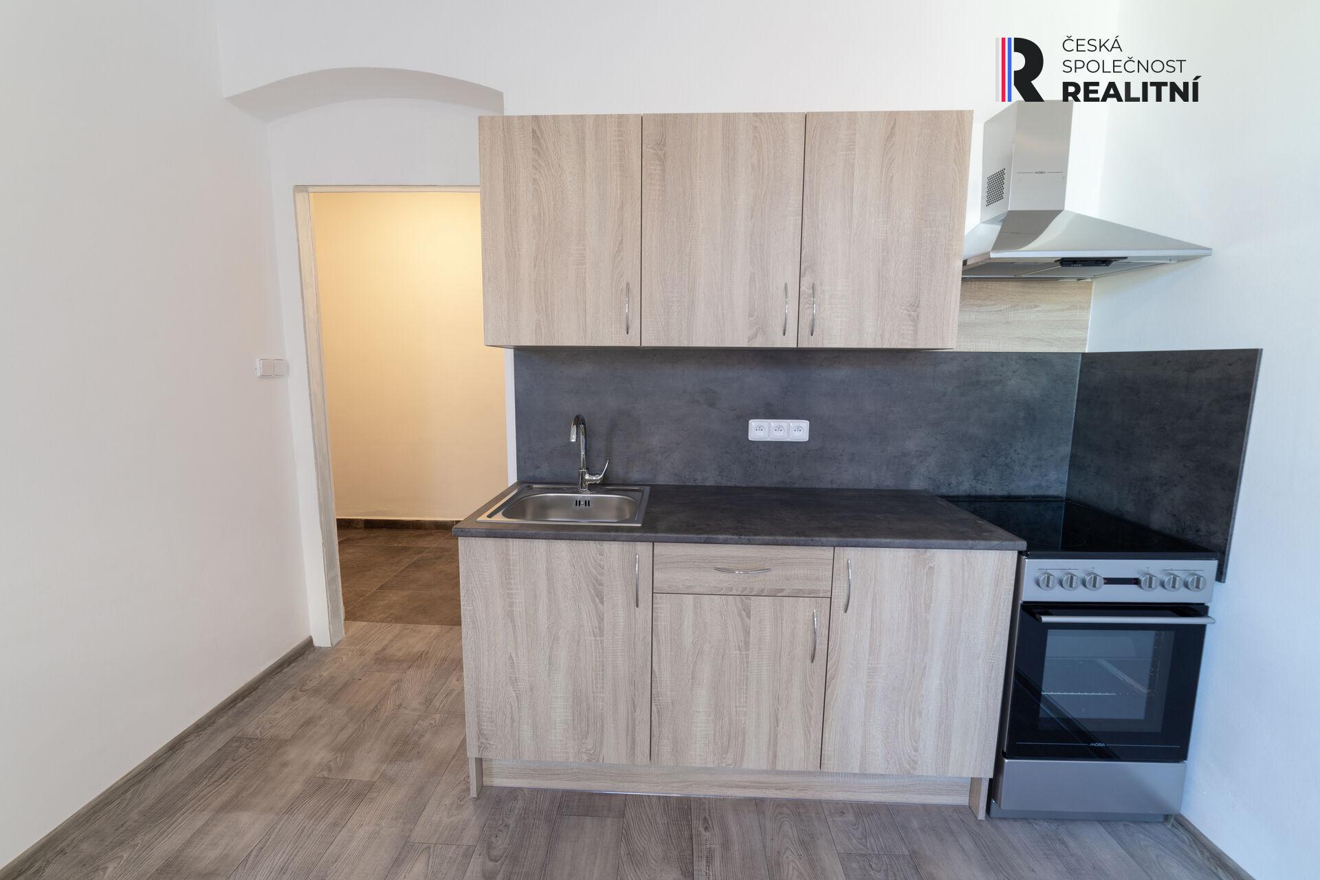 Pronájem světlého bytu 1+1, 43 m², Sokolov – ul. Nádražní