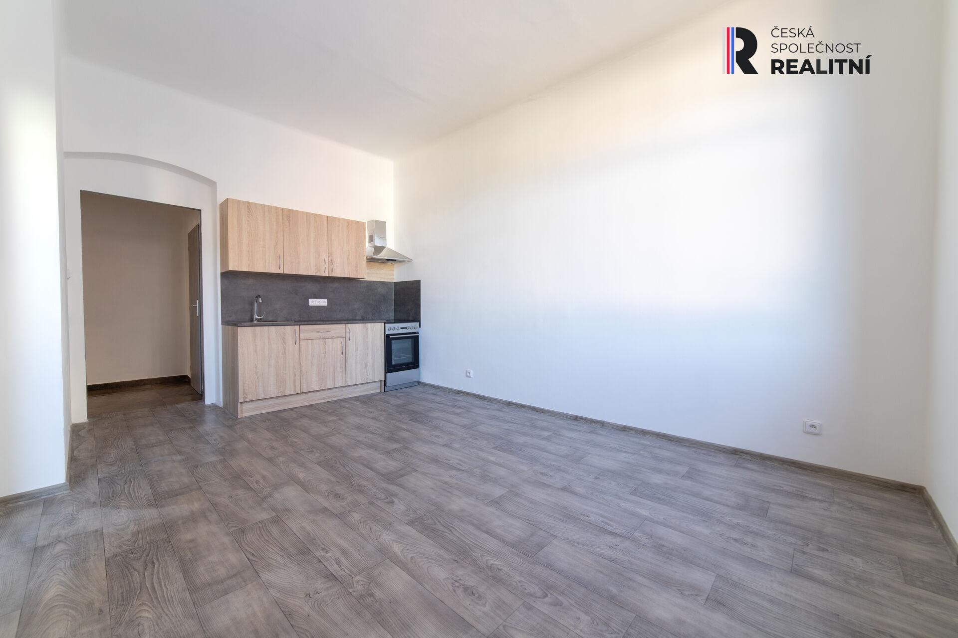 Pronájem světlého bytu 1+1, 43 m², Sokolov – ul. Nádražní