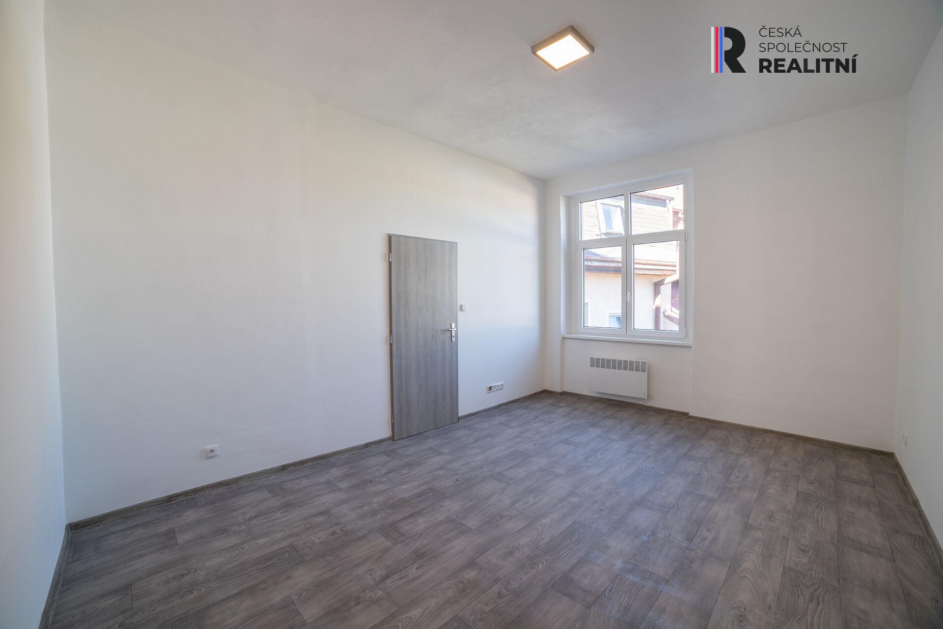 Pronájem světlého bytu 1+1, 43 m², Sokolov – ul. Nádražní