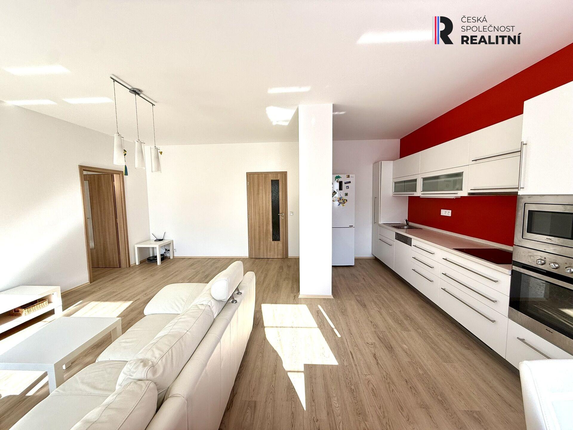 Pronájem moderního bytu 2+kk (70m²) s parkovacím stáním