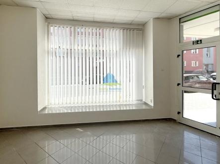 Pronájem obchodní prostory, 32 m²
