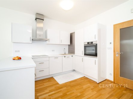 Prodej nadstandardního bytu 3+kk (105 m²) s lodžií, zimní zahradou a garáží – Praha 6, Břevnov