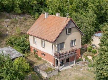 Prodej rodinného domu se 2 byty a velkou zahradou v obci Brzánky 